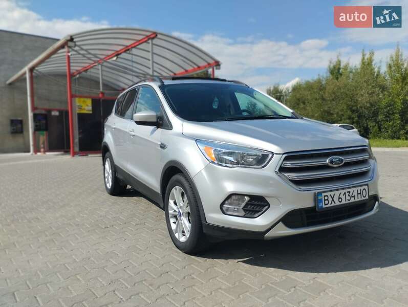 Внедорожник / Кроссовер Ford Escape 2018 в Хмельницком