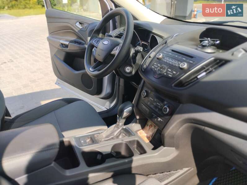 Внедорожник / Кроссовер Ford Escape 2018 в Хмельницком