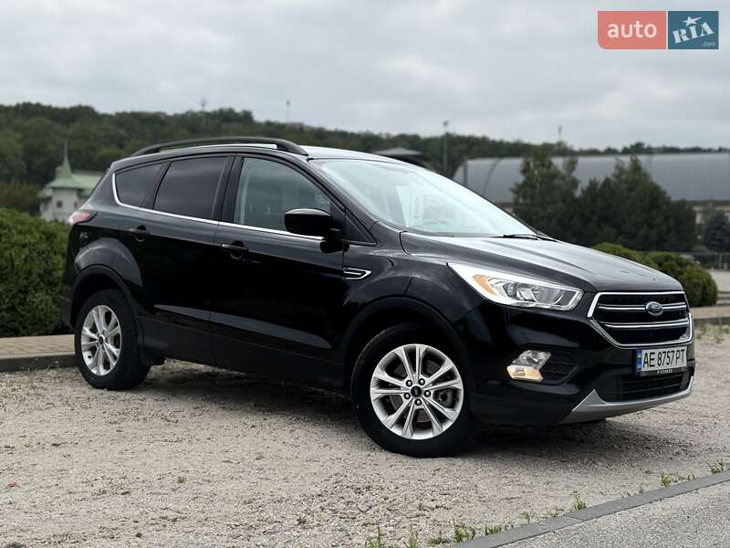 Внедорожник / Кроссовер Ford Escape 2018 в 