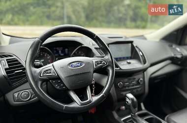 Внедорожник / Кроссовер Ford Escape 2018 в 