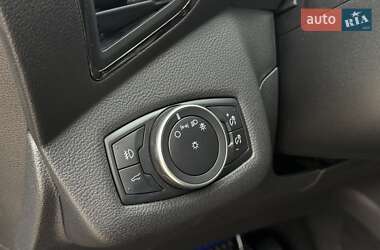 Внедорожник / Кроссовер Ford Escape 2018 в 