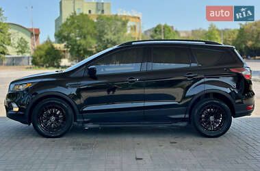 Внедорожник / Кроссовер Ford Escape 2016 в 