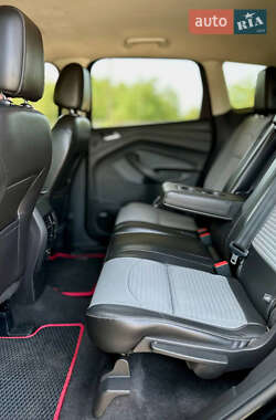 Внедорожник / Кроссовер Ford Escape 2016 в 