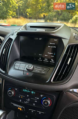 Внедорожник / Кроссовер Ford Escape 2016 в 