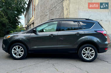 Внедорожник / Кроссовер Ford Escape 2018 в 