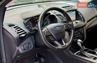 Внедорожник / Кроссовер Ford Escape 2018 в 