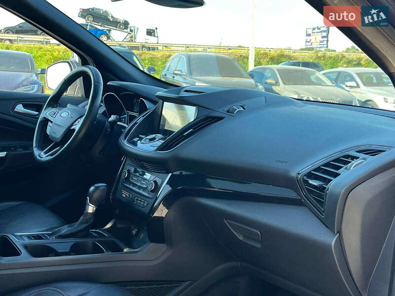 Внедорожник / Кроссовер Ford Escape 2017 в Львове