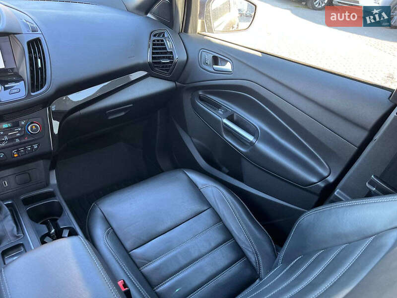 Внедорожник / Кроссовер Ford Escape 2017 в Львове