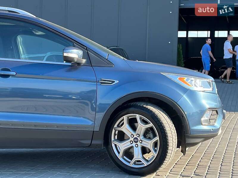 Внедорожник / Кроссовер Ford Escape 2017 в Львове