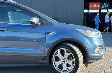 Внедорожник / Кроссовер Ford Escape 2017 в 