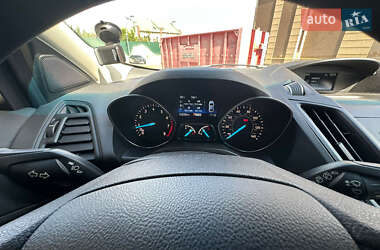 Внедорожник / Кроссовер Ford Escape 2018 в 