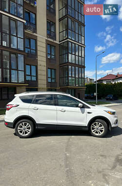 Внедорожник / Кроссовер Ford Escape 2018 в 