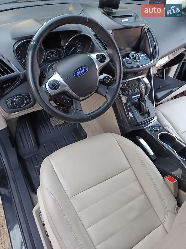 Внедорожник / Кроссовер Ford Escape 2014 в Отынии