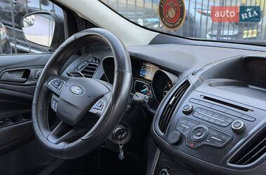 Внедорожник / Кроссовер Ford Escape 2017 в 