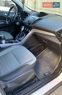 Внедорожник / Кроссовер Ford Escape 2015 в 