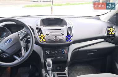 Внедорожник / Кроссовер Ford Escape 2017 в 