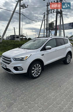 Внедорожник / Кроссовер Ford Escape 2016 в 