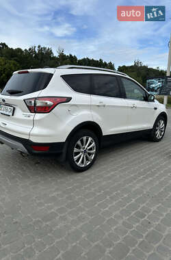 Внедорожник / Кроссовер Ford Escape 2016 в 