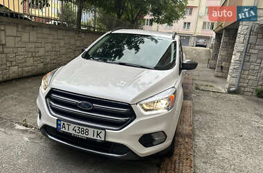 Внедорожник / Кроссовер Ford Escape 2019 в 