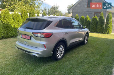 Позашляховик / Кросовер Ford Escape 2020 в 