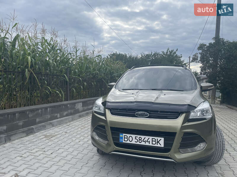 Внедорожник / Кроссовер Ford Escape 2012 в 