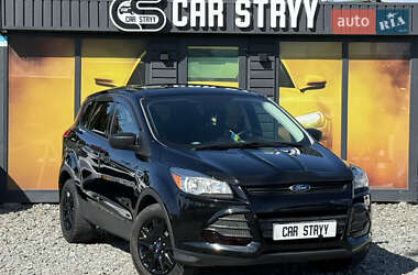 Внедорожник / Кроссовер Ford Escape 2016 в Стрые