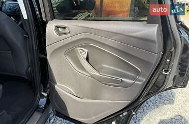 Внедорожник / Кроссовер Ford Escape 2016 в 