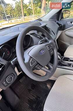 Внедорожник / Кроссовер Ford Escape 2019 в 