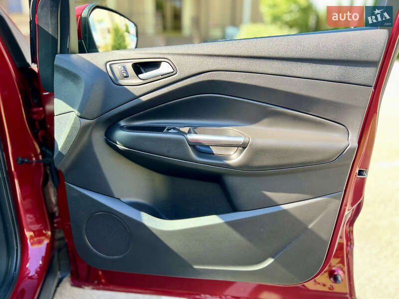 Внедорожник / Кроссовер Ford Escape 2018 в Киеве