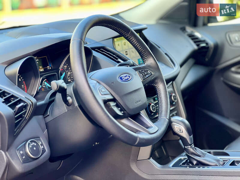 Внедорожник / Кроссовер Ford Escape 2018 в Киеве