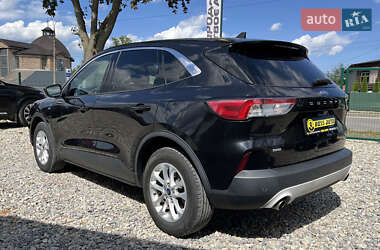 Внедорожник / Кроссовер Ford Escape 2020 в 