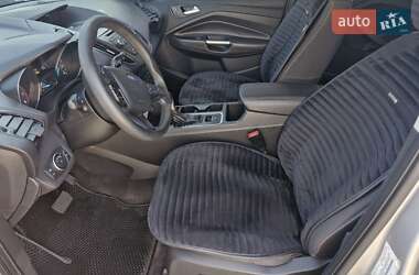 Внедорожник / Кроссовер Ford Escape 2017 в 