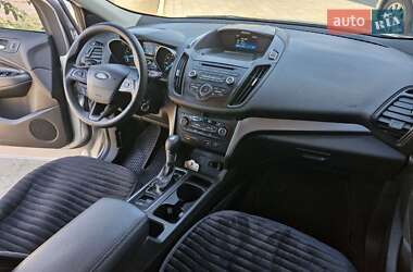 Внедорожник / Кроссовер Ford Escape 2017 в 