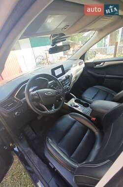 Внедорожник / Кроссовер Ford Escape 2020 в 