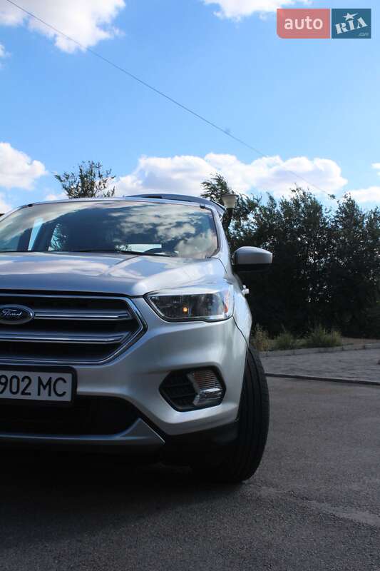 Внедорожник / Кроссовер Ford Escape 2017 в Кривом Роге
