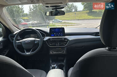 Внедорожник / Кроссовер Ford Escape 2020 в 