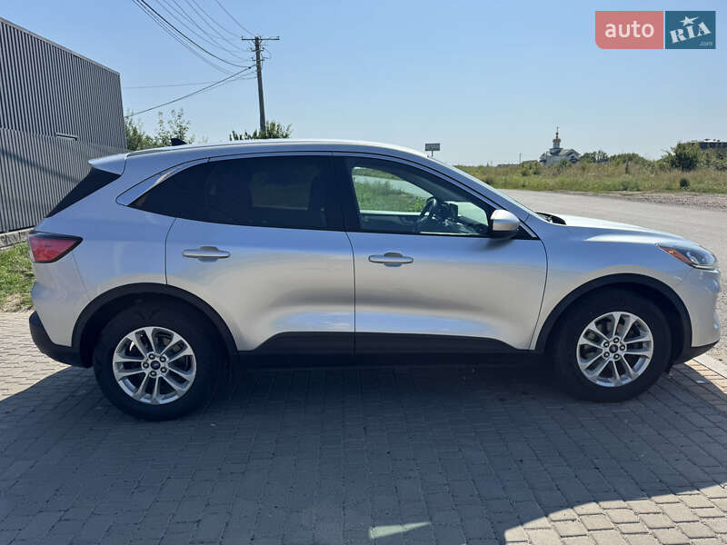 Позашляховик / Кросовер Ford Escape 2020 в Умані