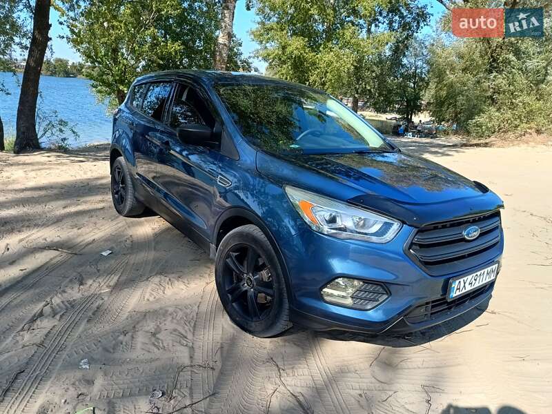 Внедорожник / Кроссовер Ford Escape 2017 в 