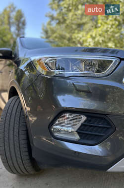 Позашляховик / Кросовер Ford Escape 2018 в 