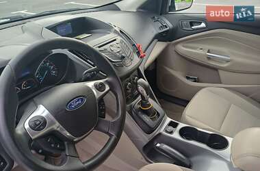Внедорожник / Кроссовер Ford Escape 2014 в 