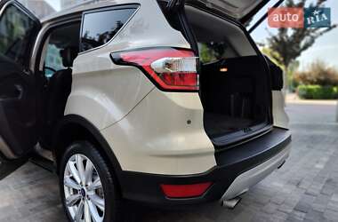 Позашляховик / Кросовер Ford Escape 2016 в 