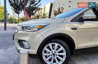 Позашляховик / Кросовер Ford Escape 2016 в 