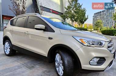 Позашляховик / Кросовер Ford Escape 2016 в 