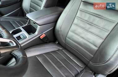 Позашляховик / Кросовер Ford Escape 2016 в 