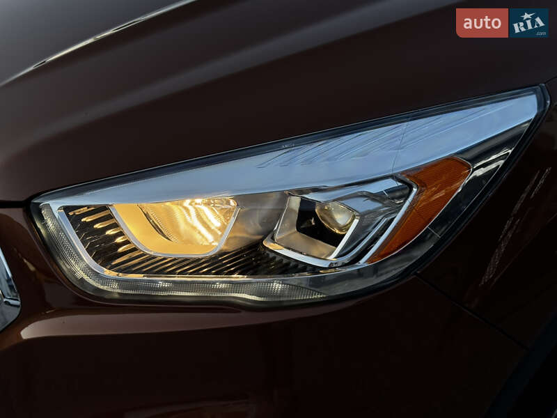 Внедорожник / Кроссовер Ford Escape 2017 в Житомире