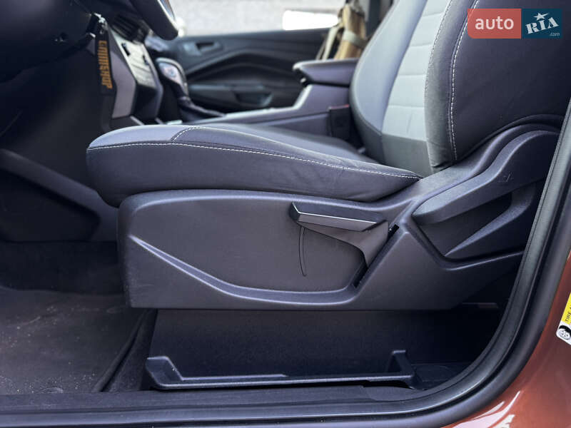 Внедорожник / Кроссовер Ford Escape 2017 в Житомире