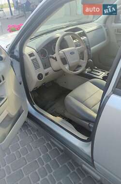 Внедорожник / Кроссовер Ford Escape 2010 в 