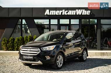Внедорожник / Кроссовер Ford Escape 2016 в Черновцах
