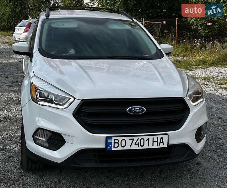 Внедорожник / Кроссовер Ford Escape 2017 в 