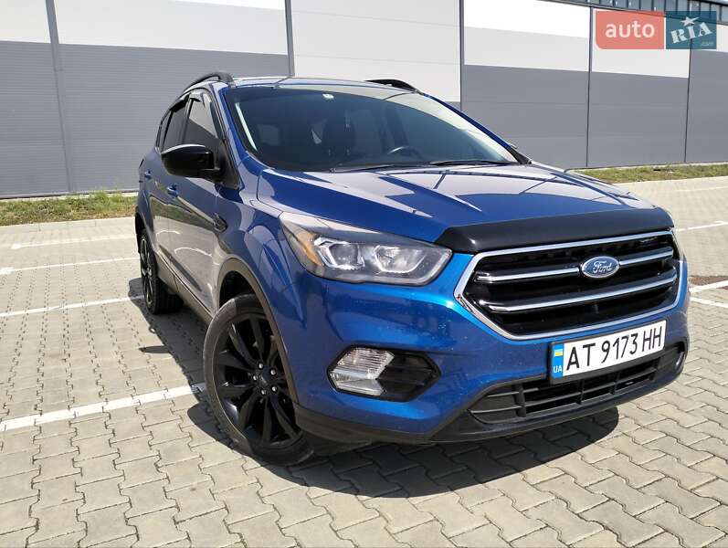 Внедорожник / Кроссовер Ford Escape 2016 в 